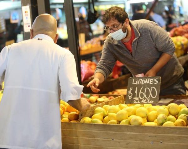 Chile crece un 2,4% en 2022, menos de lo esperado