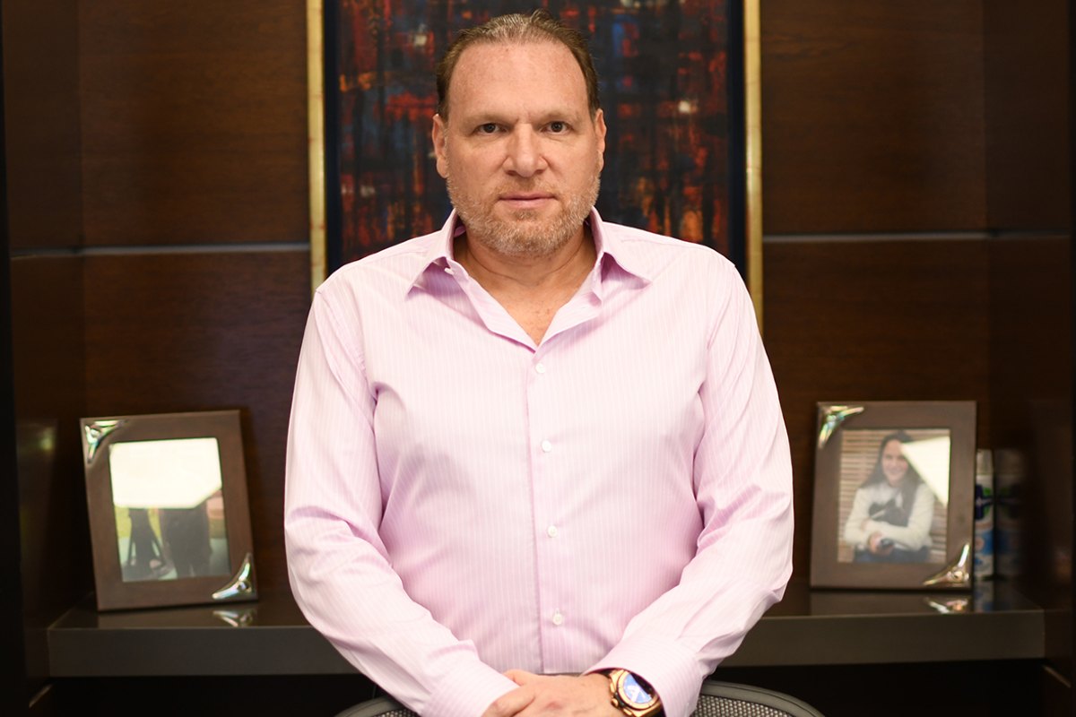 Gabriel Massuh desde su oficina